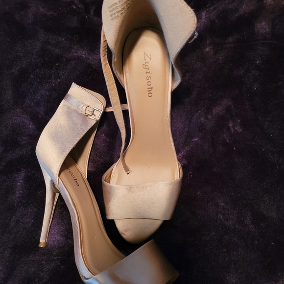 Women's Shoes - Picture 5 of 16